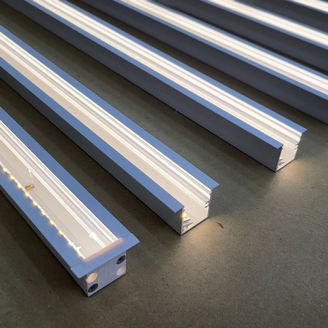 Các bước cách lắp đặt đèn LED thanh nhôm đơn giản