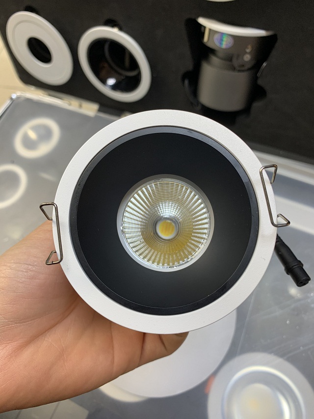 Đèn downlight